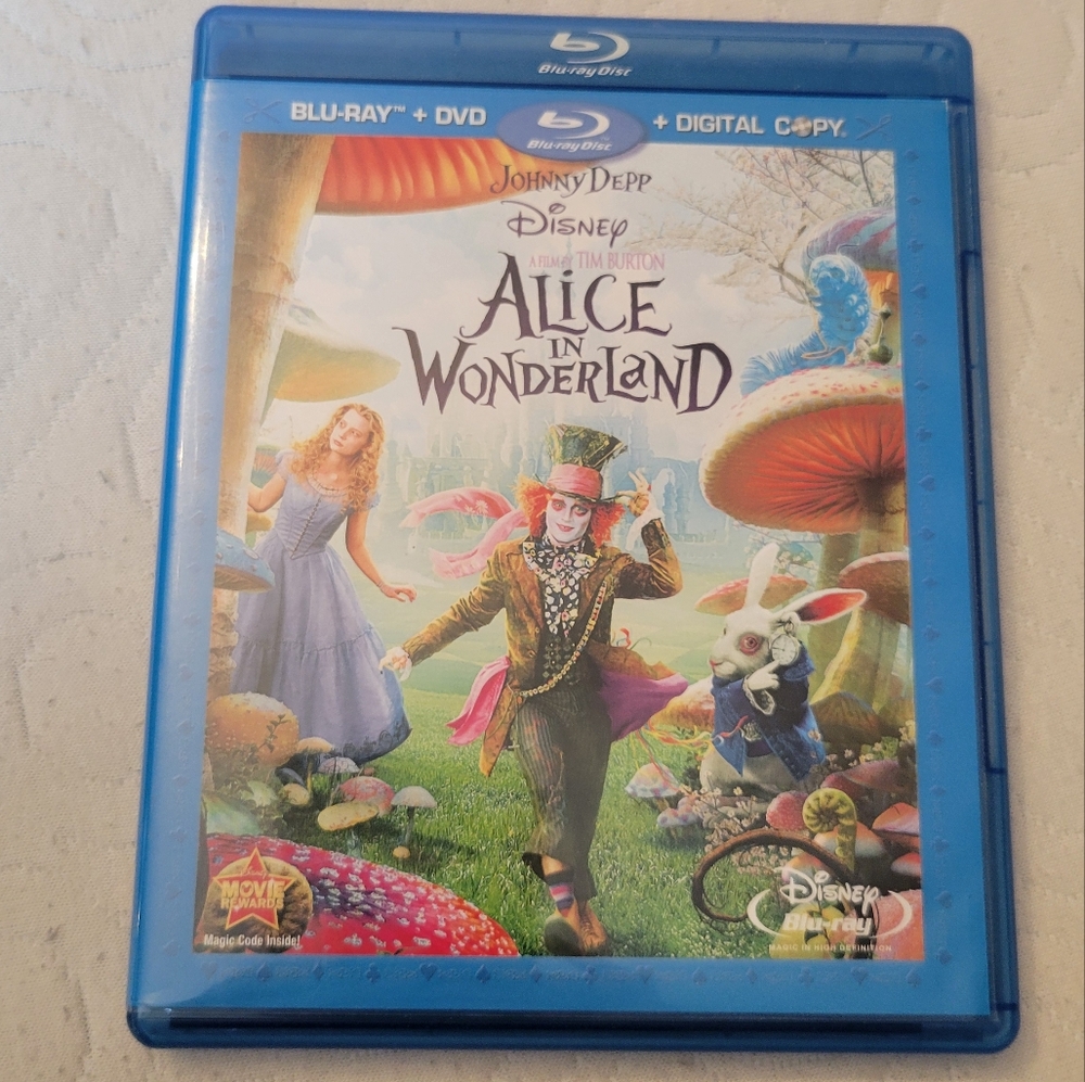 ⭐️2/$15⭐️Alice in Wonderland